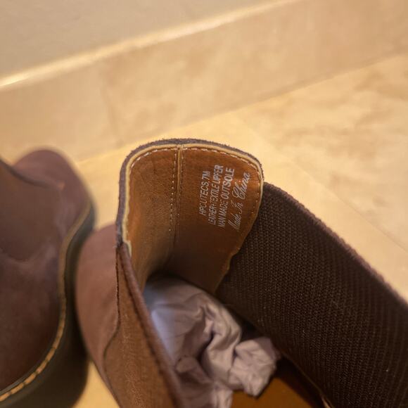 Donald Pliner Women’s 7 Brown Suede Chelsea Boots | New Without Box - Picture 10 of 10